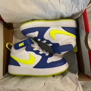 Nike Court Borough Mid NWT